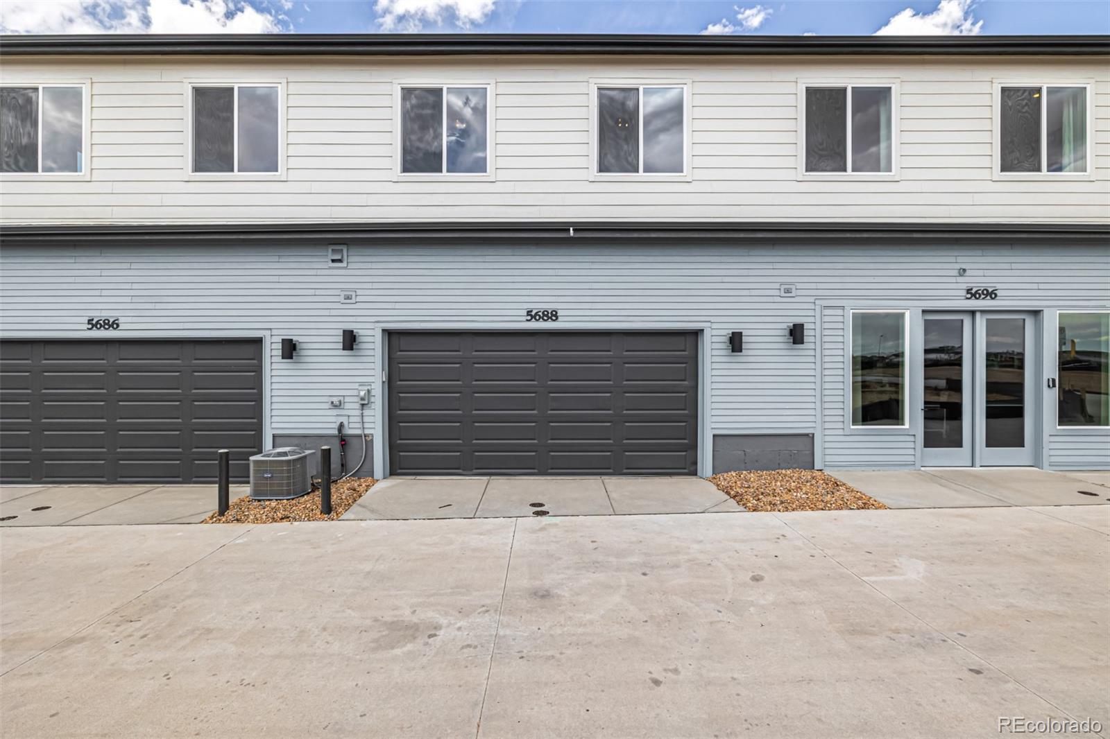 5688 N Killarney Court