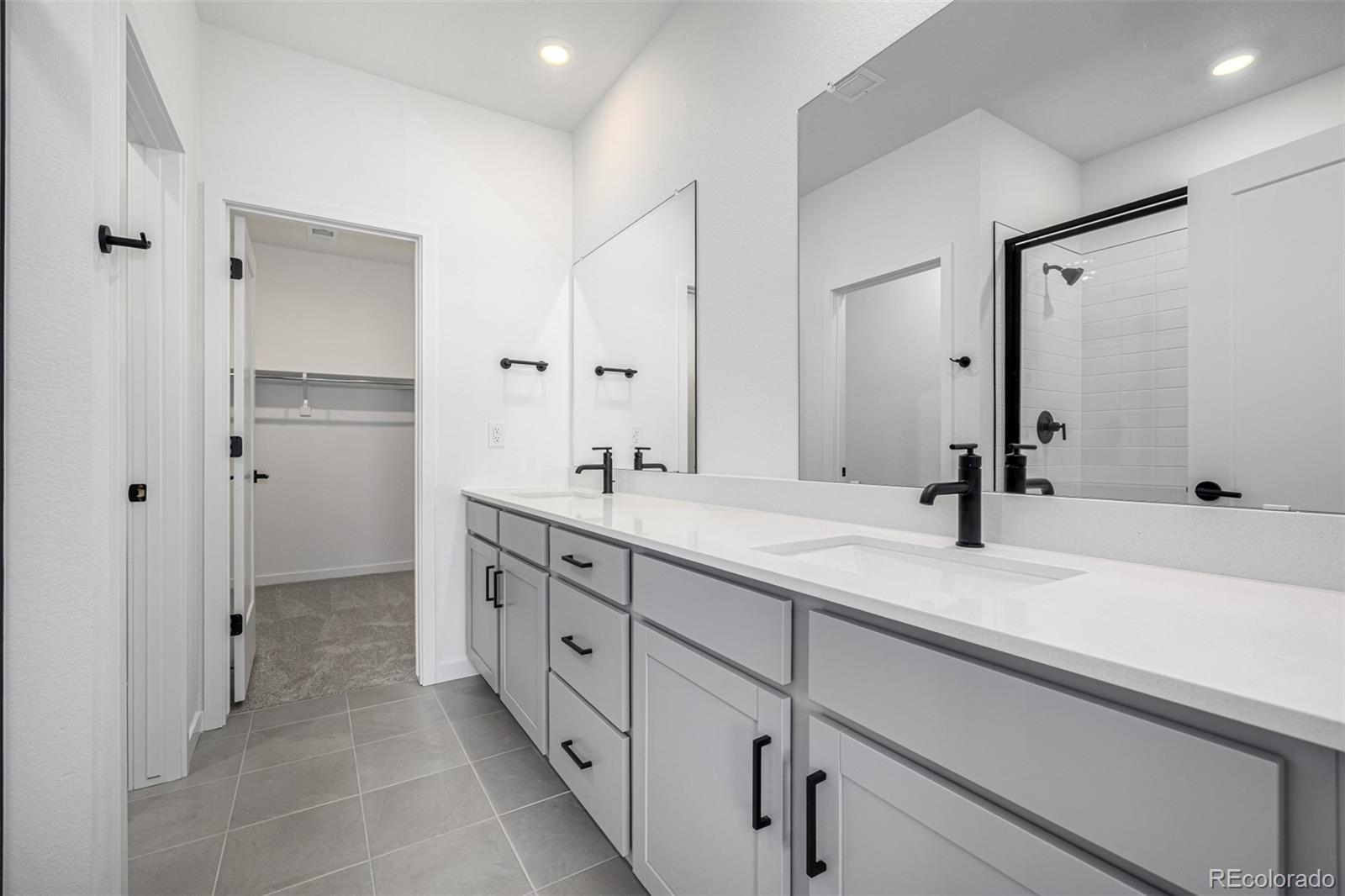 5688 N Killarney Court