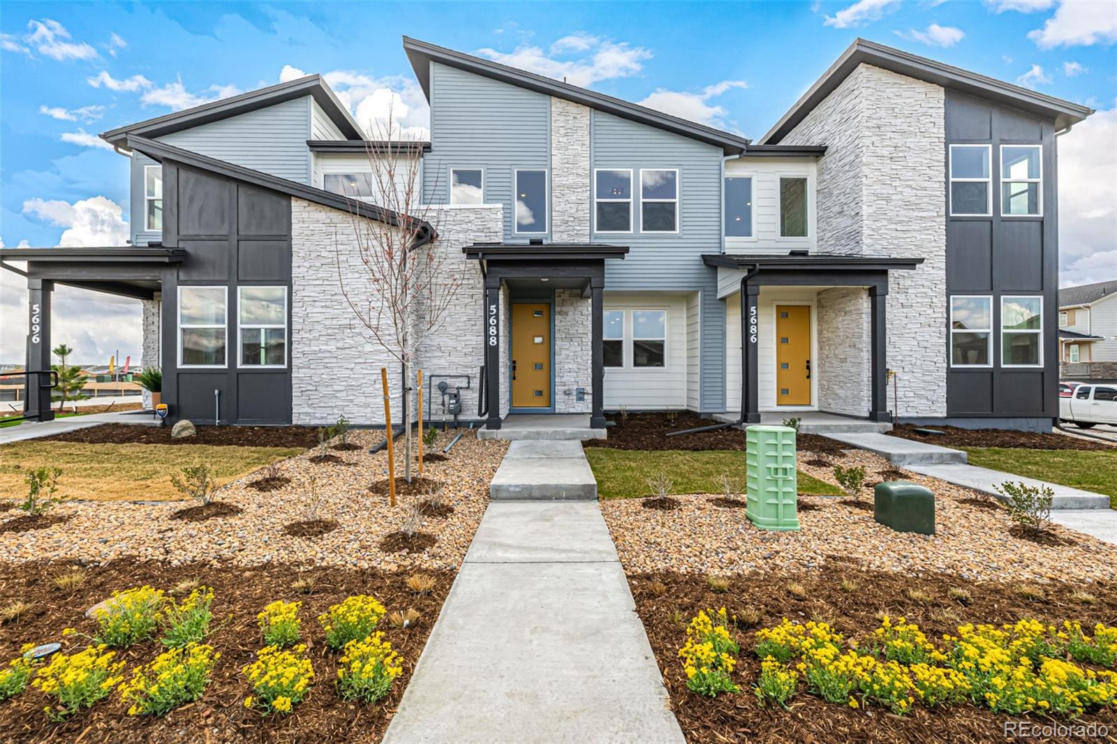 5688 N Killarney Court
