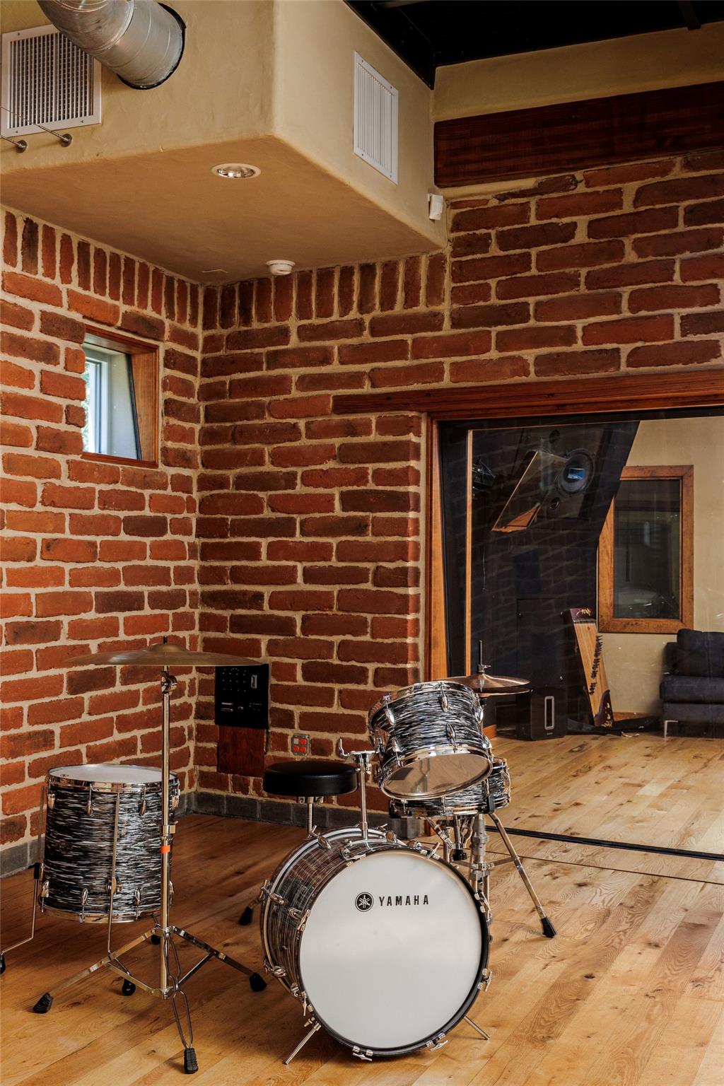 2201 Bowman Ave