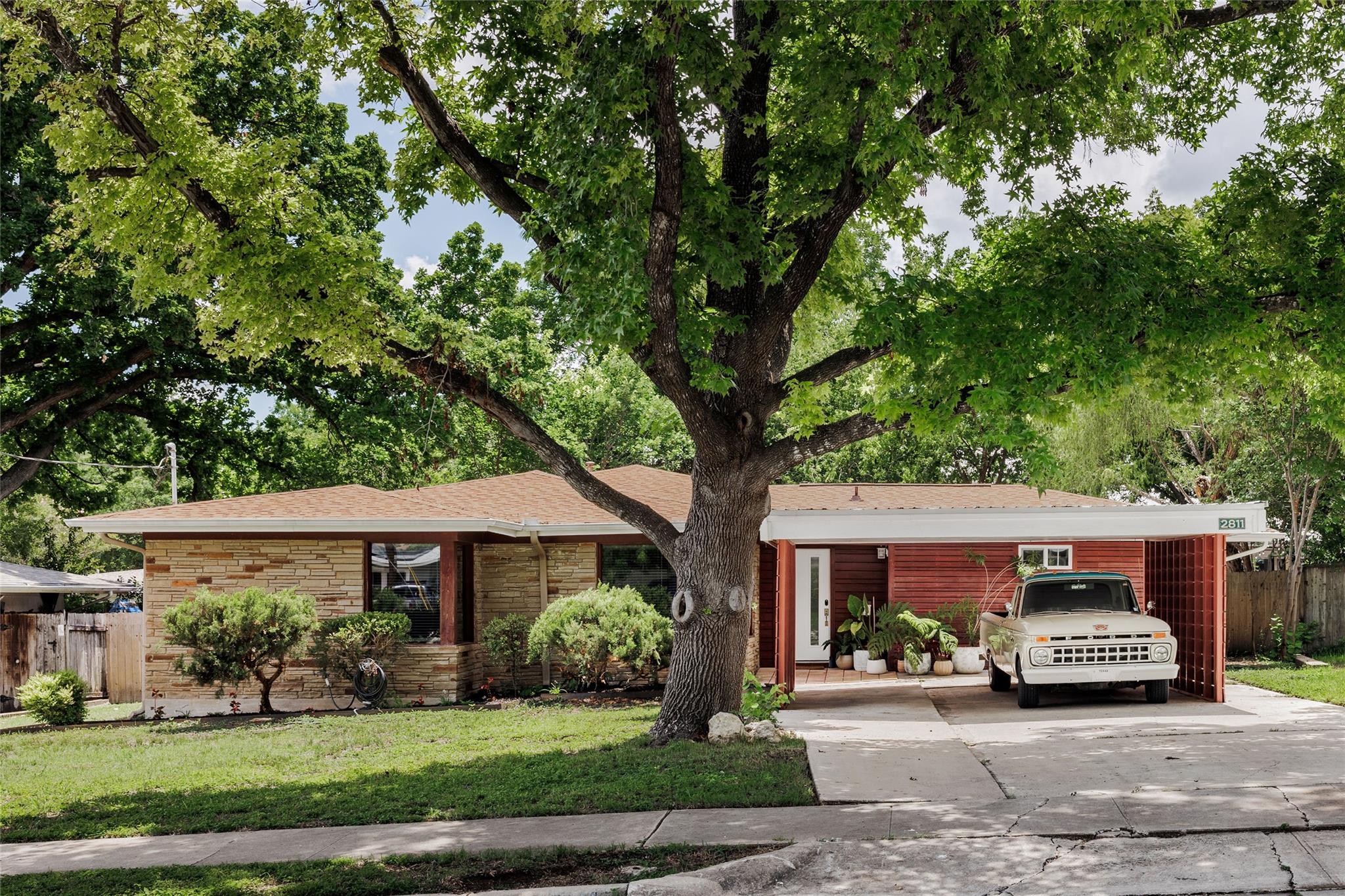 2811 W Fresco DR