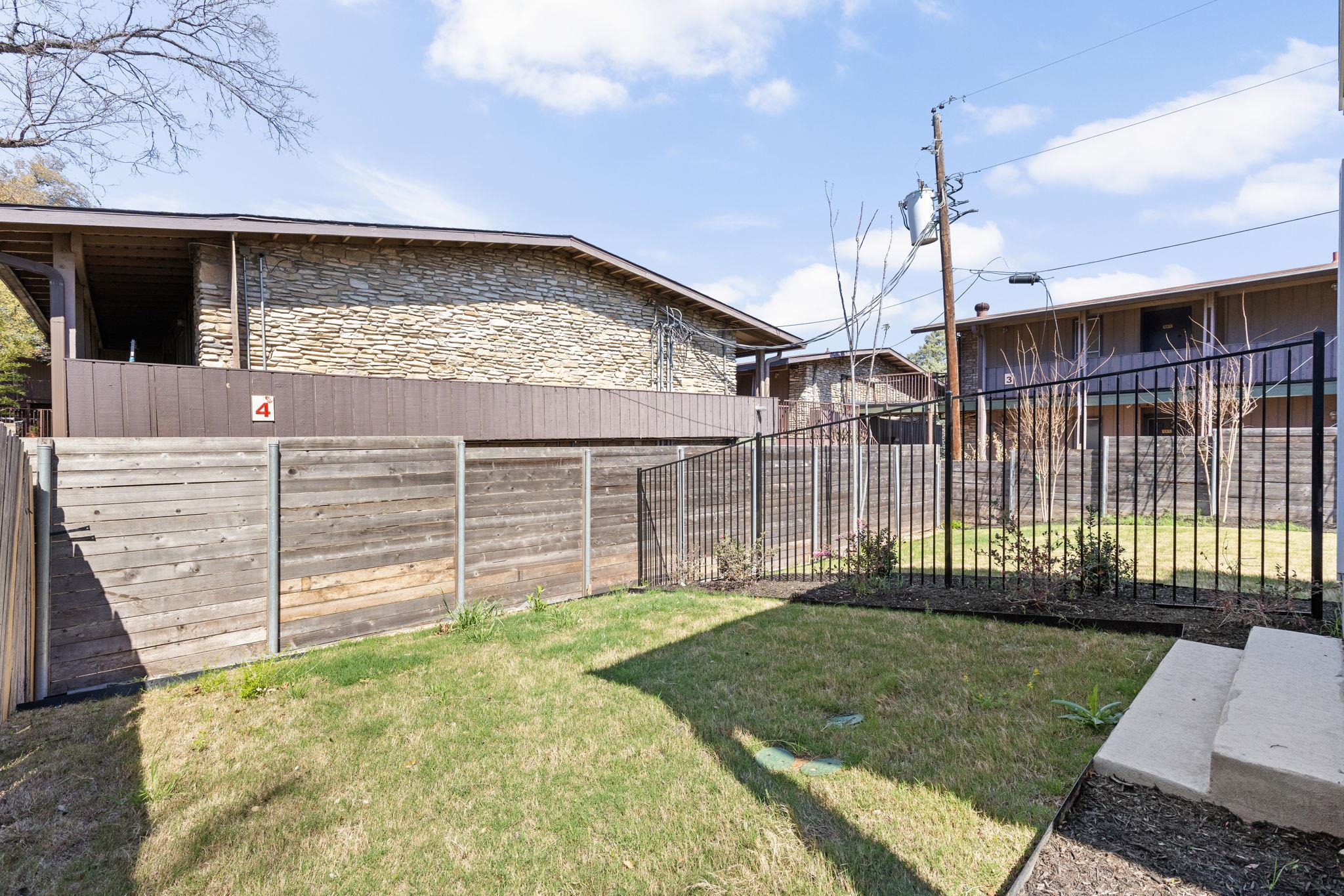 1402 Summit ST # B