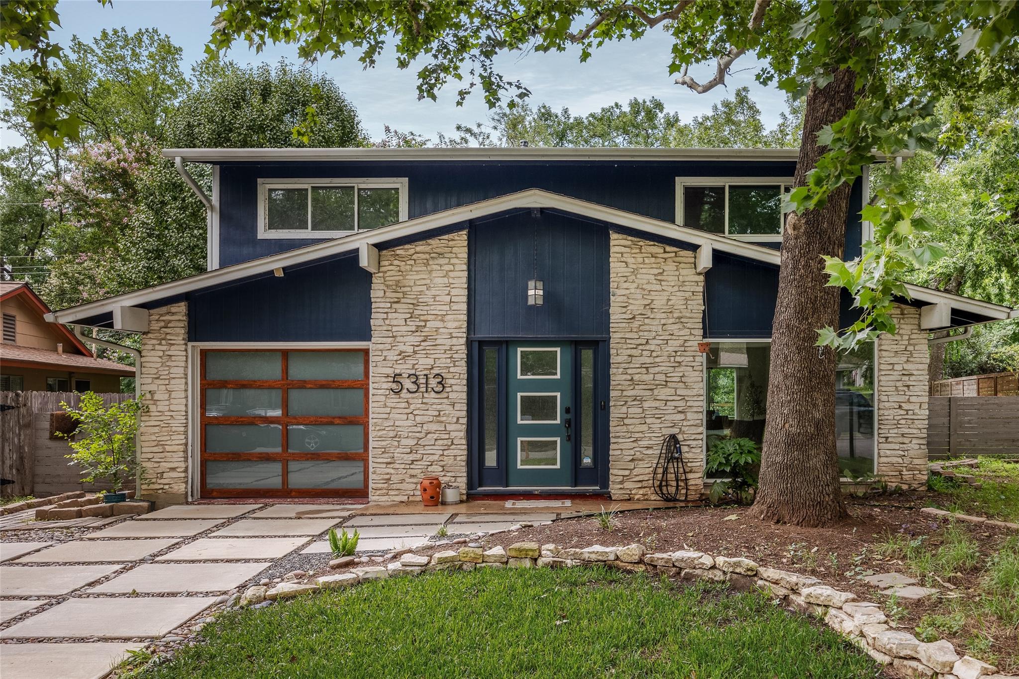 5313 Harvest LN