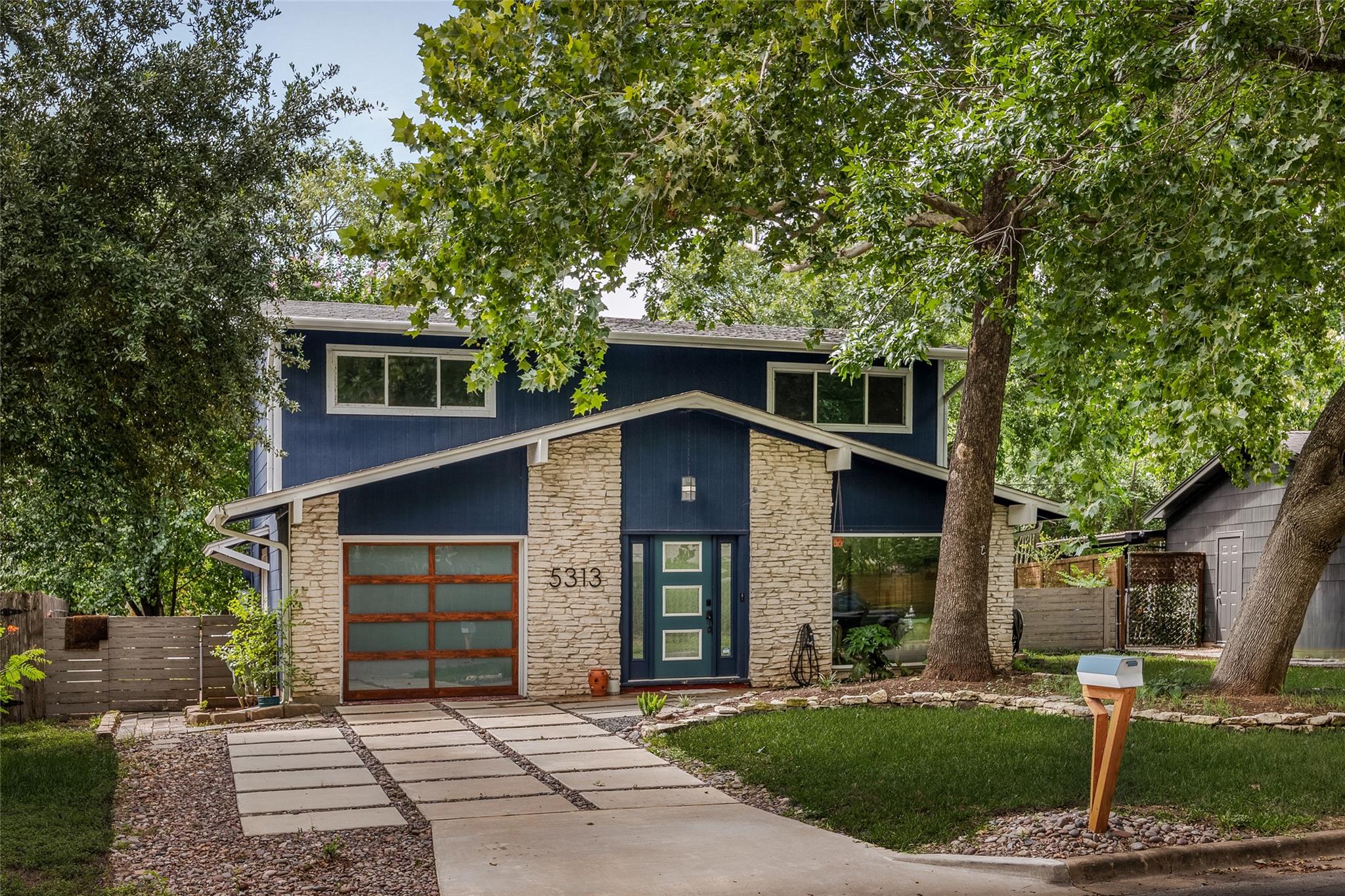 5313 Harvest LN