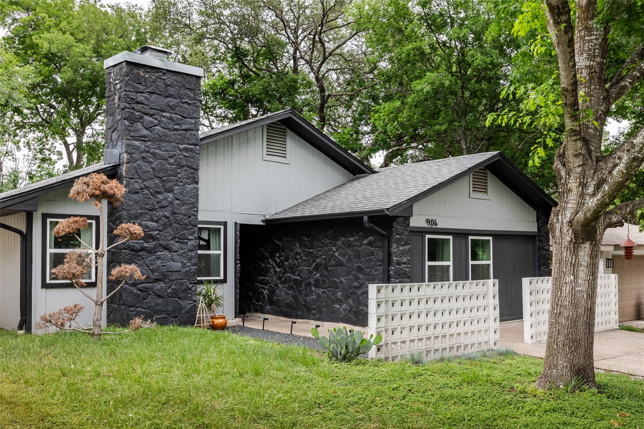 904 Acorn Oaks DR