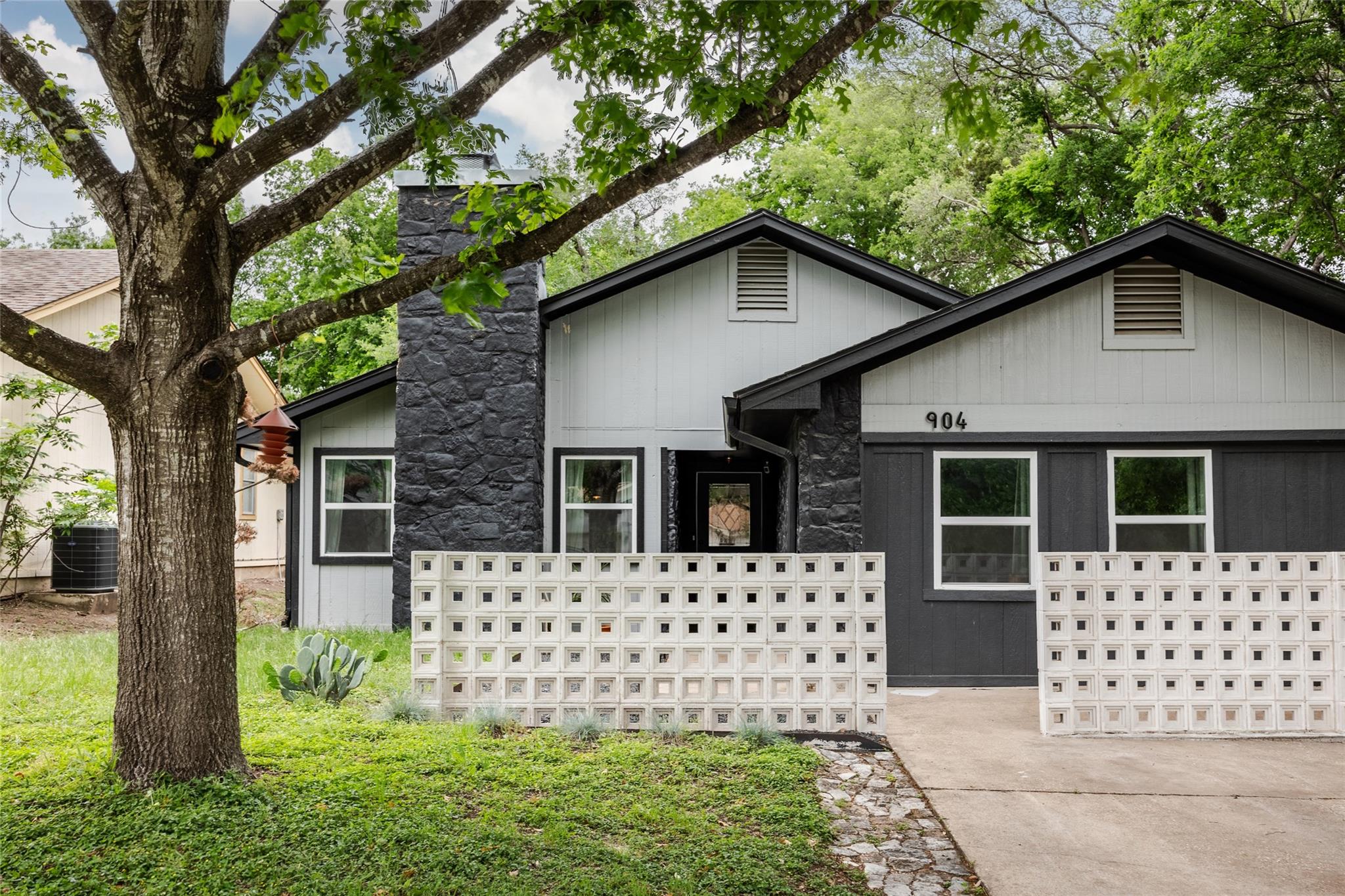 904 Acorn Oaks DR