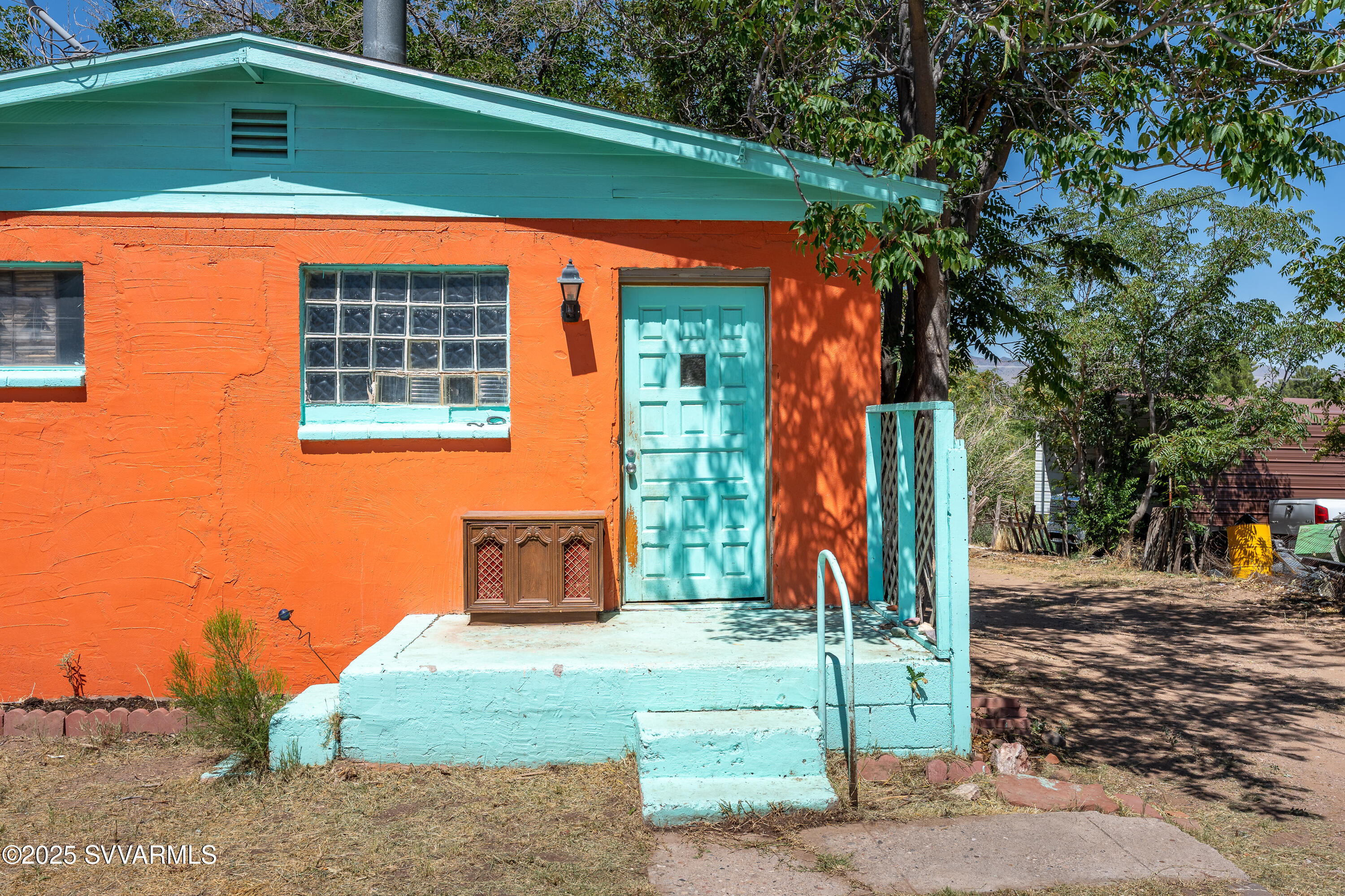 18 N 11th St