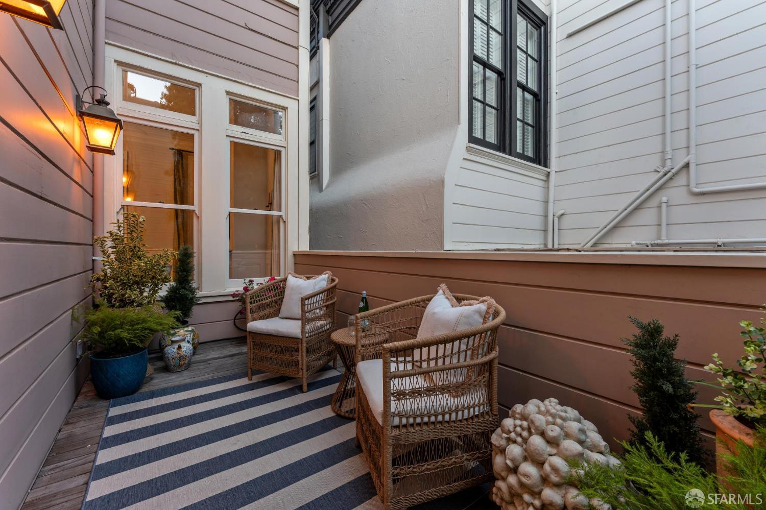 2221 Scott Street