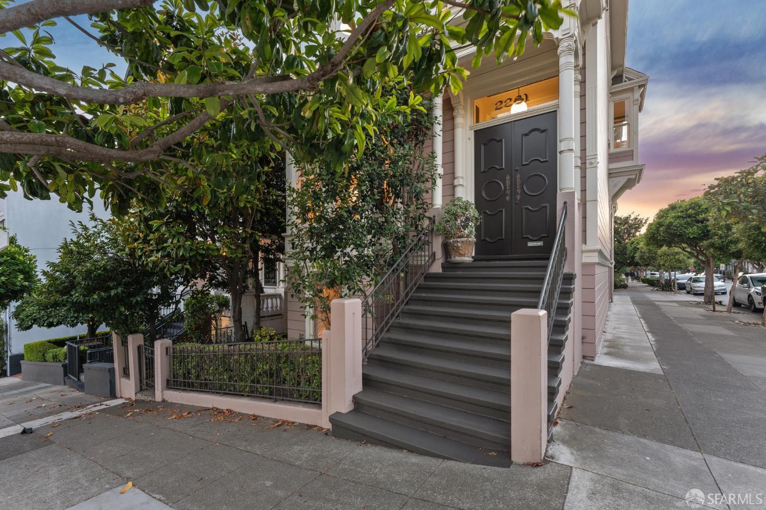 2221 Scott Street