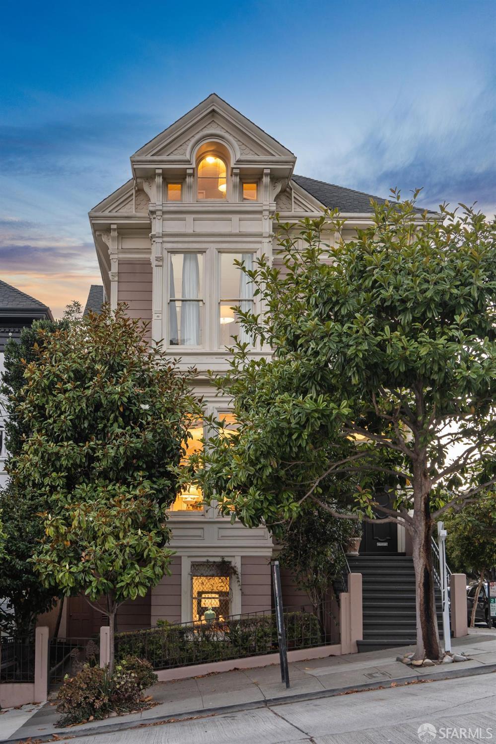 2221 Scott Street
