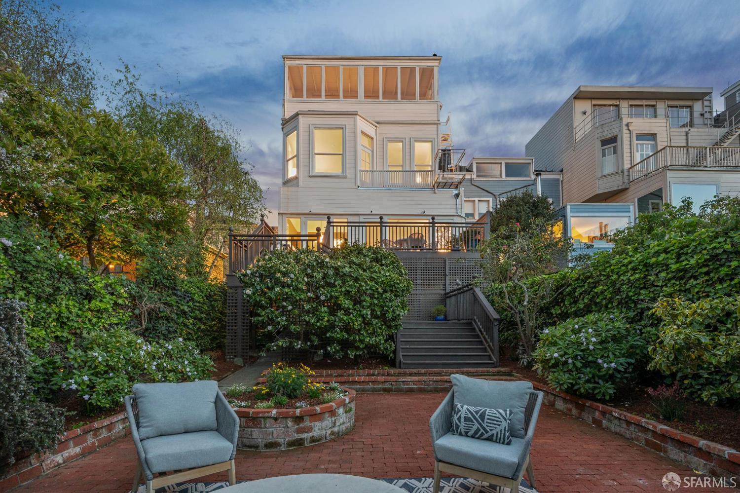 2466 Union Street