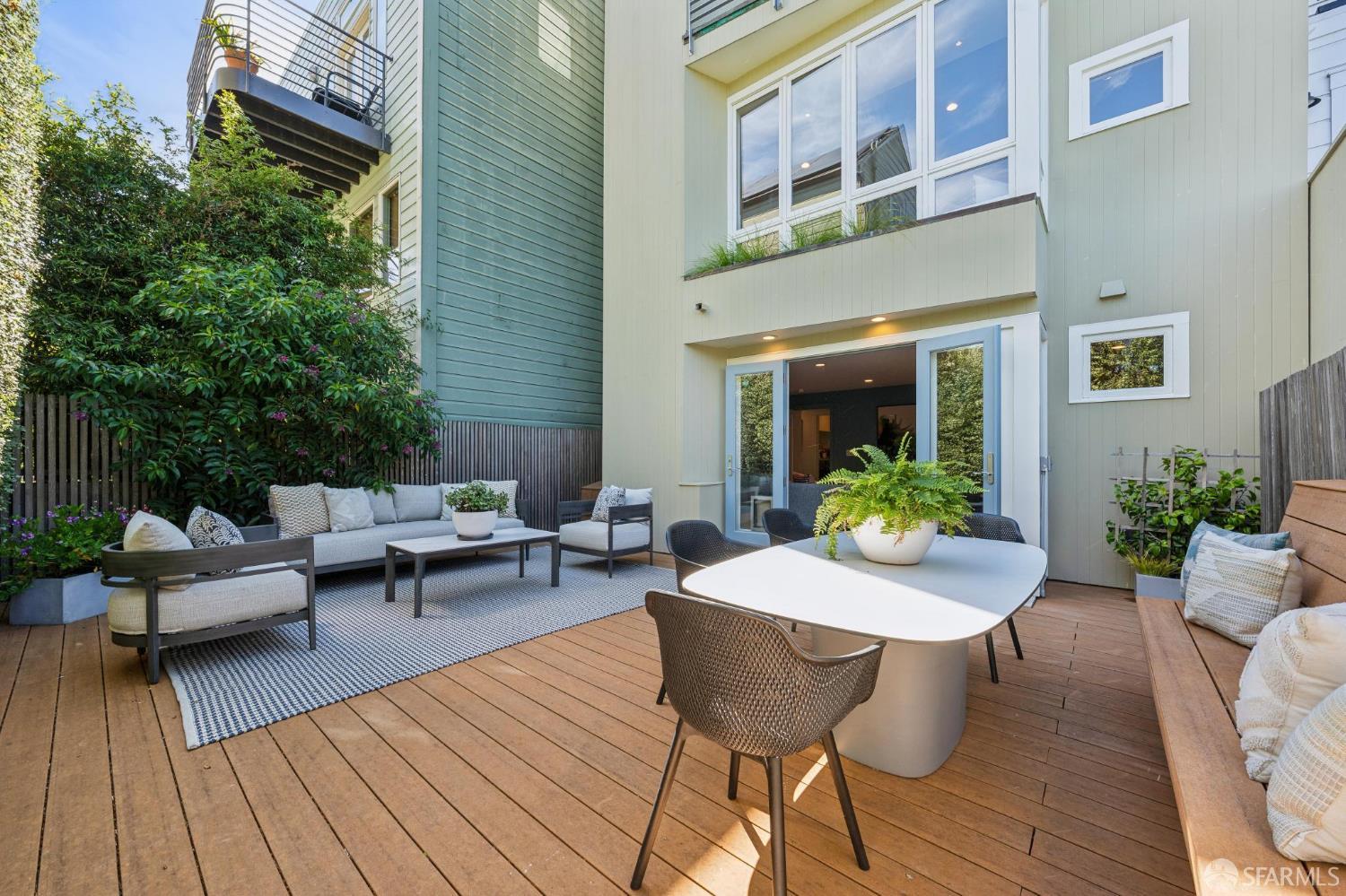 941 Diamond Street