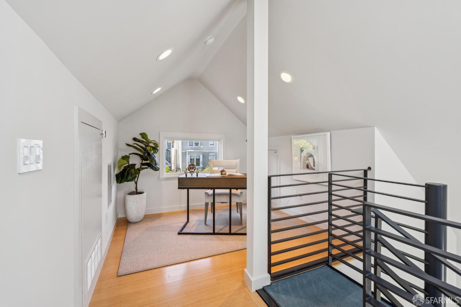 941 Diamond Street