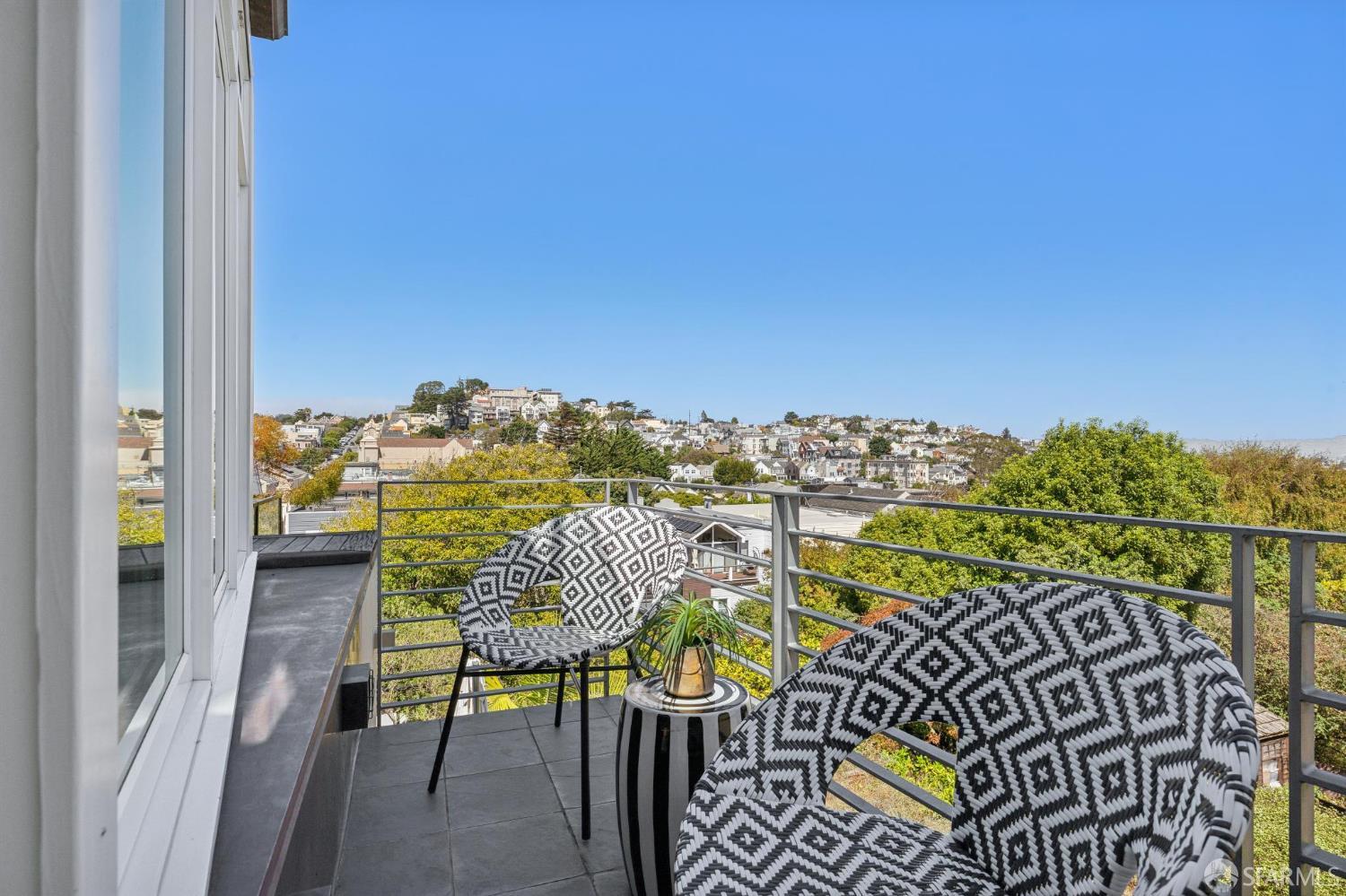 941 Diamond Street