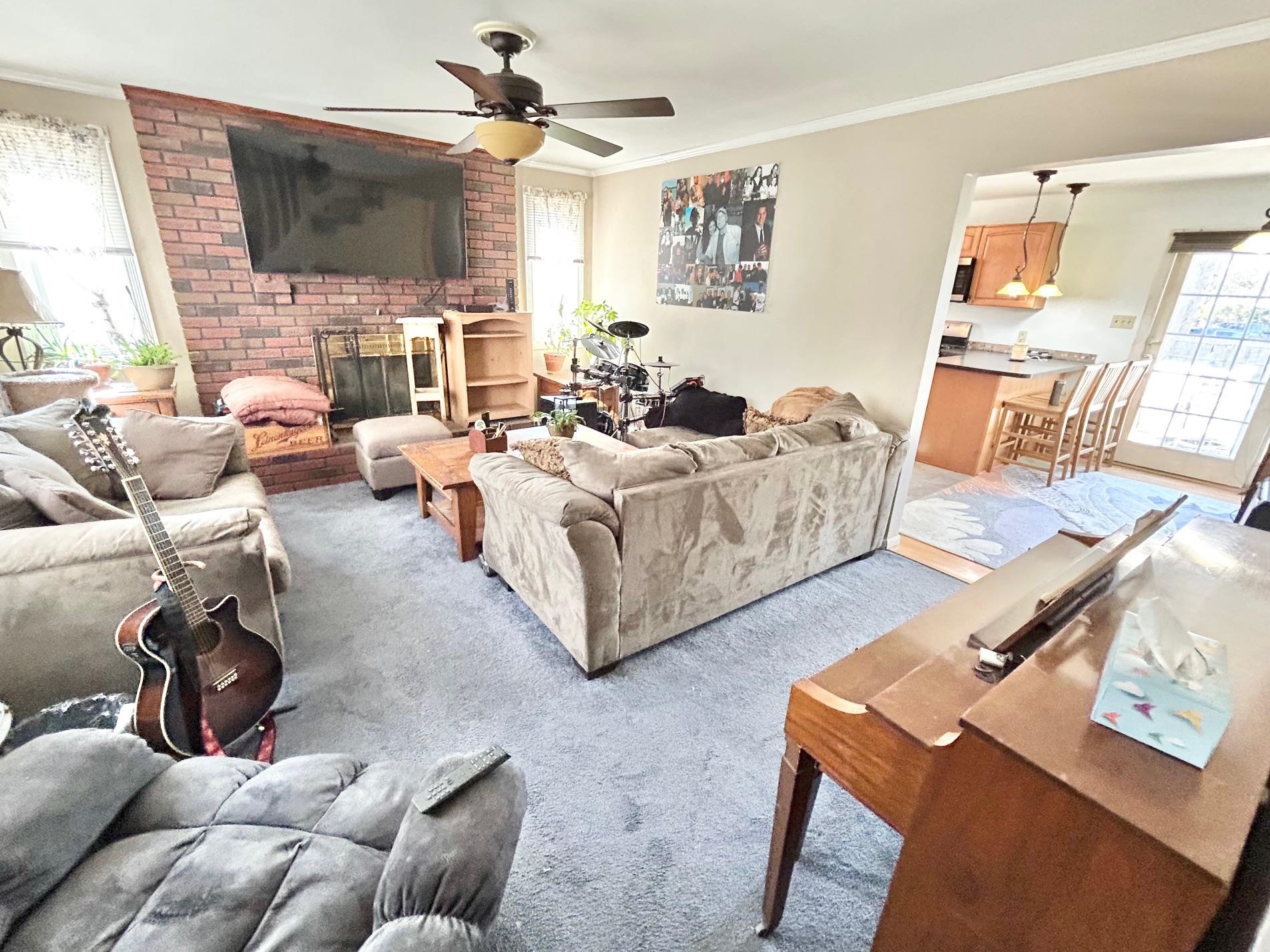 637 Maple Avenue