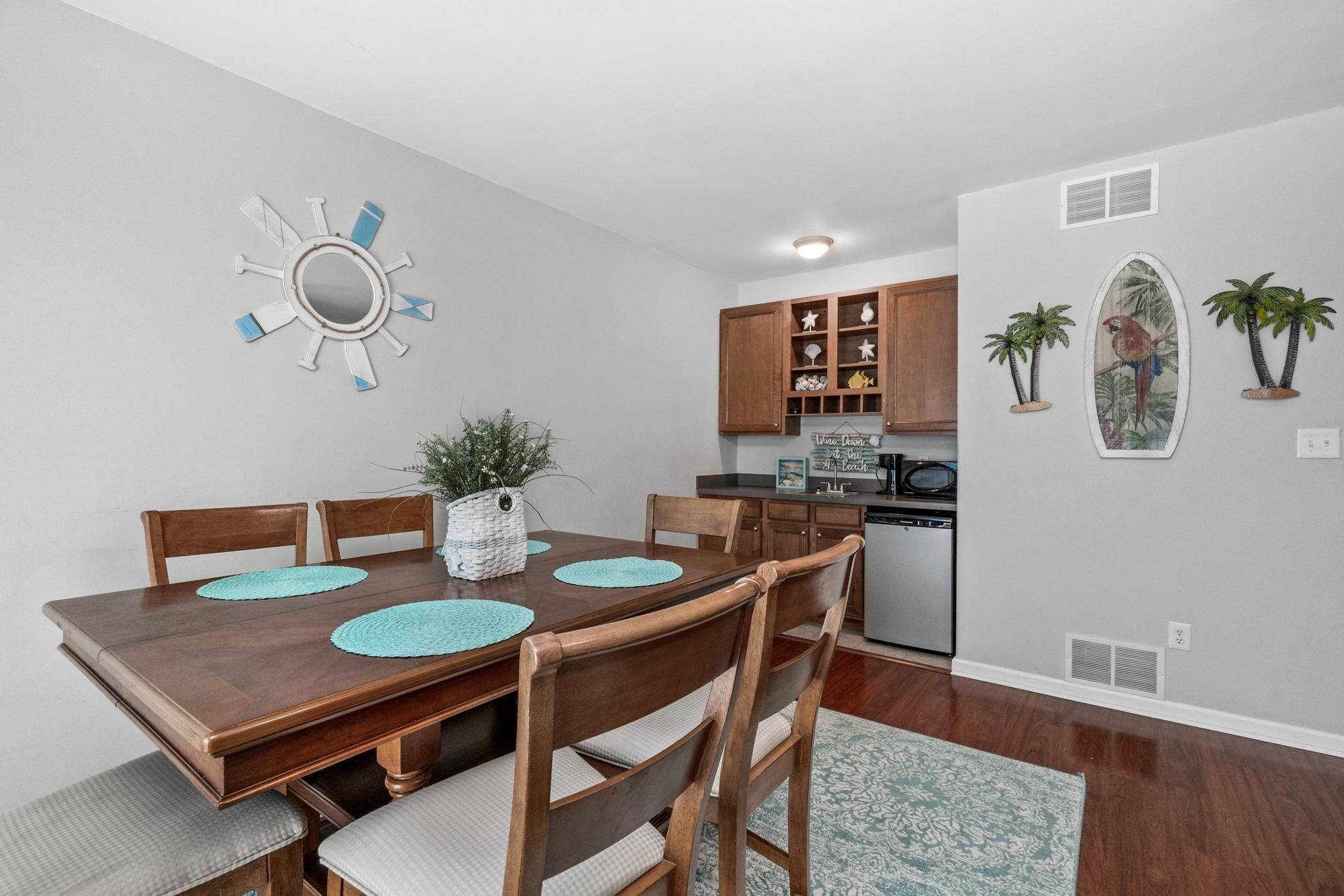 309 E poplar Avenue Unit: #102