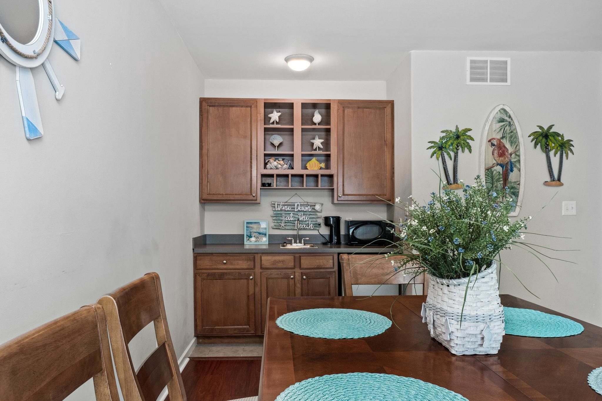 309 E poplar Avenue Unit: #102