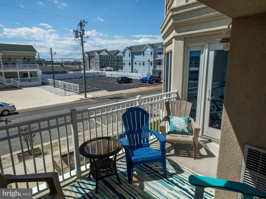 101 W SPRUCE AVENUE 115