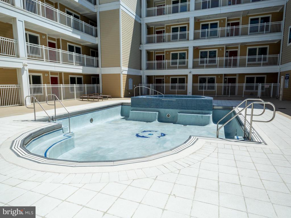 101 W SPRUCE AVENUE 115