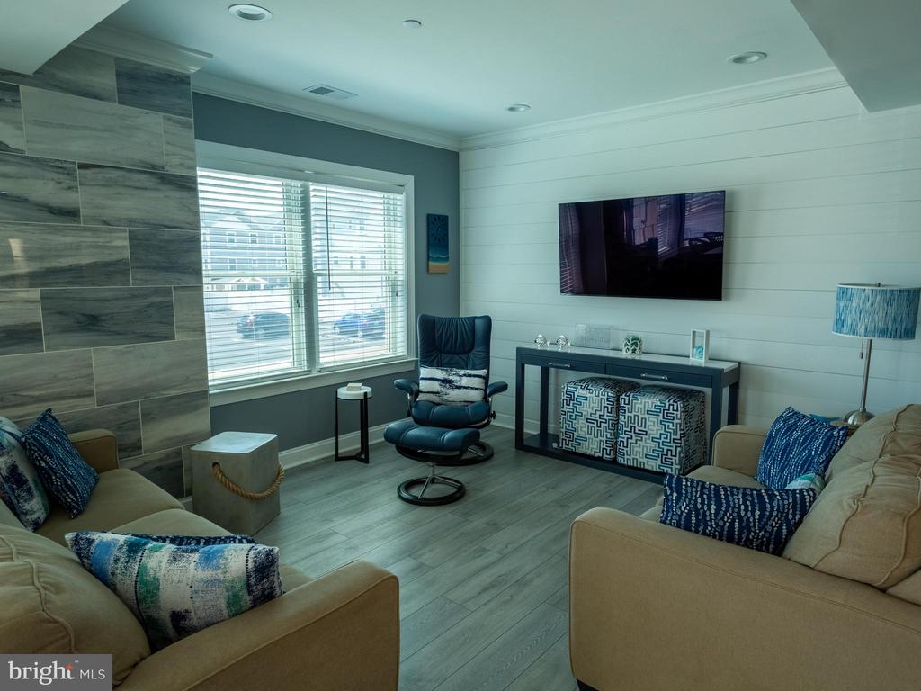 101 W SPRUCE AVENUE 115