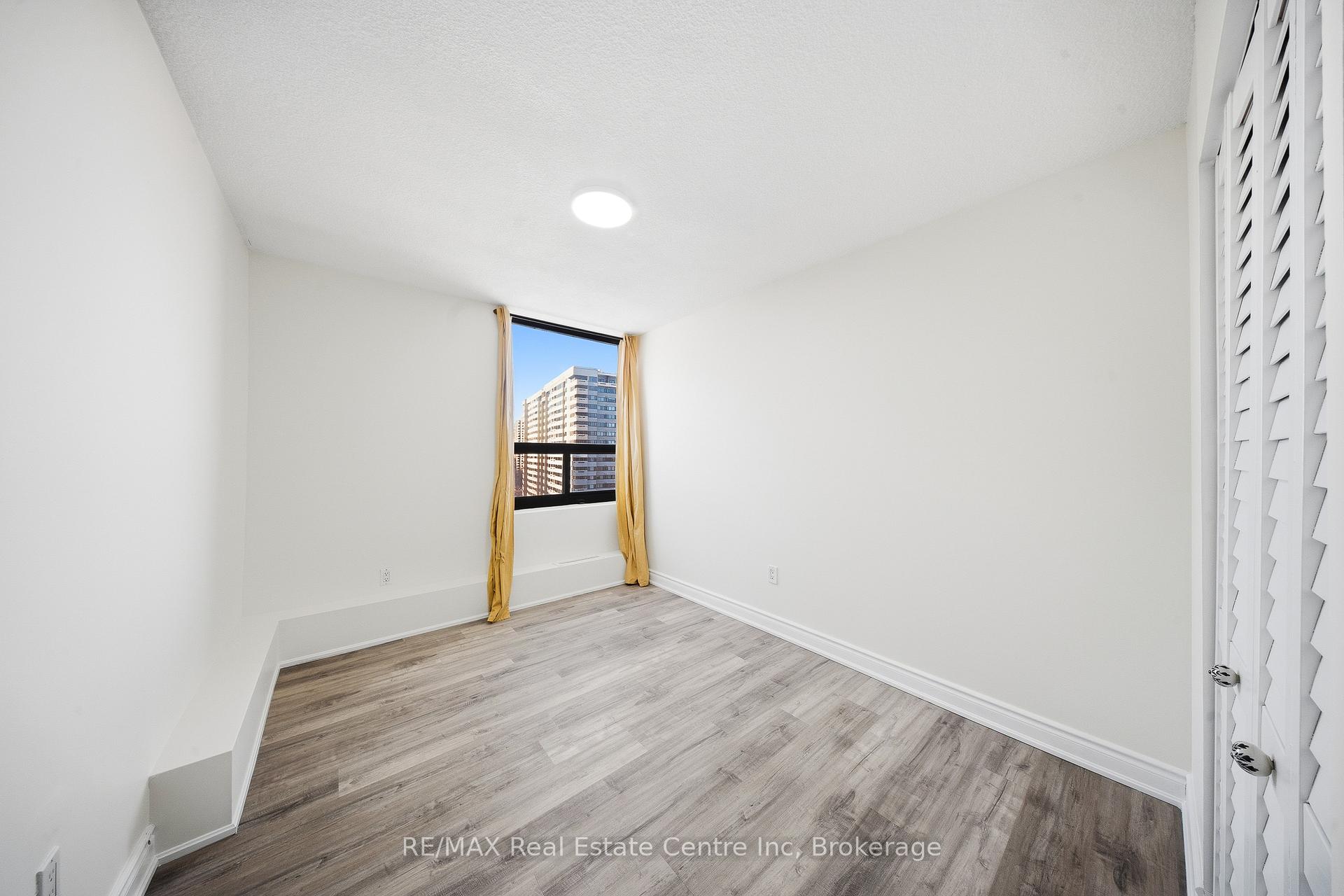 20 Mississauga Valley Blvd 1204