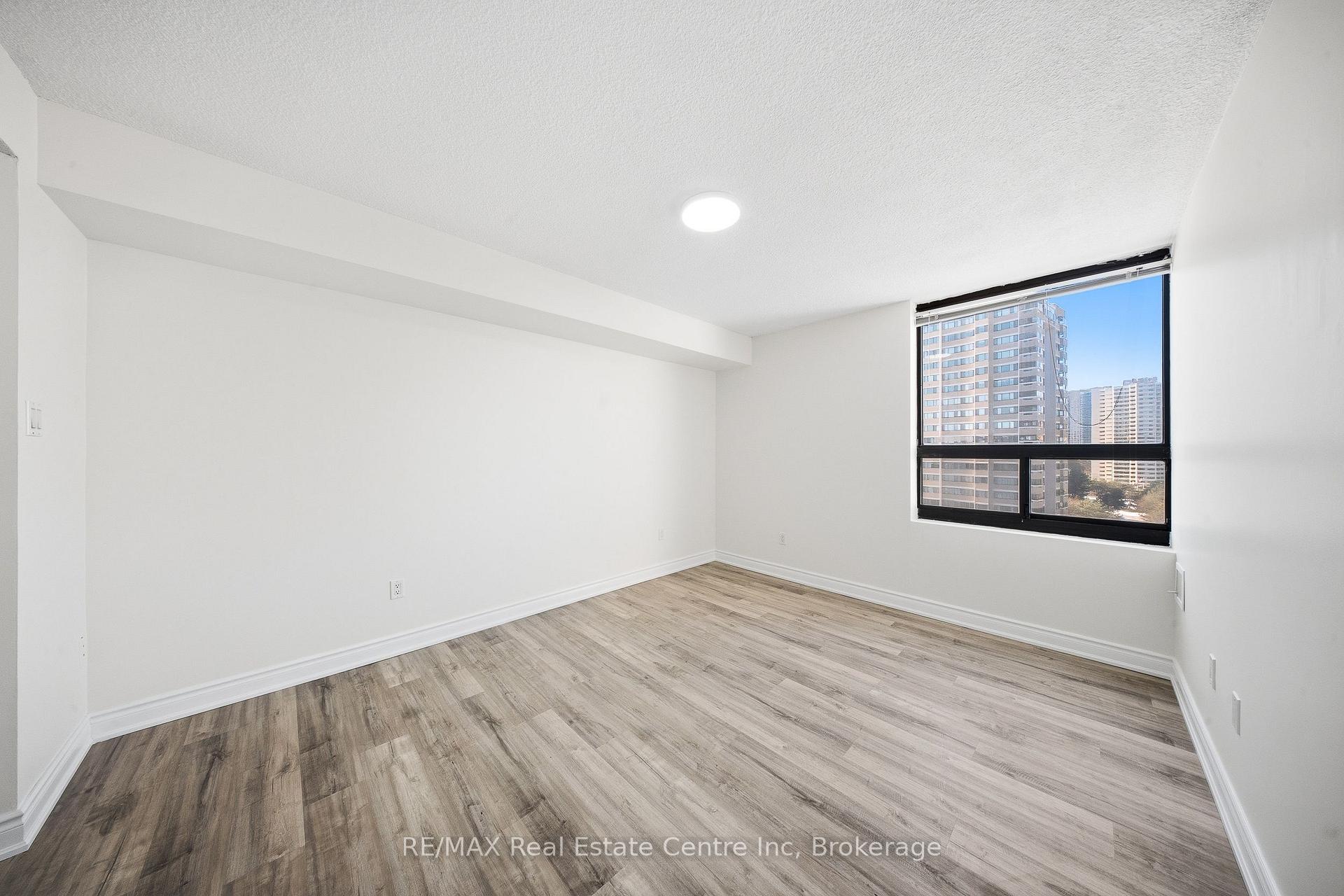 20 Mississauga Valley Blvd 1204