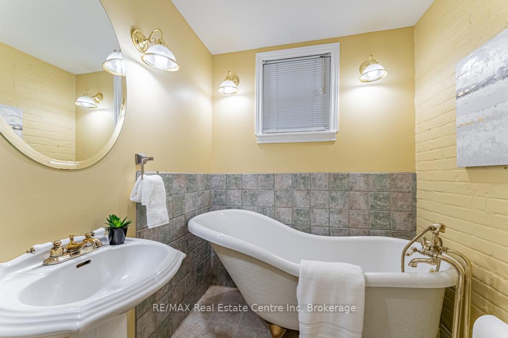 14 Riverside Drive W