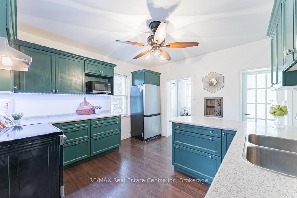 14 Riverside Drive W