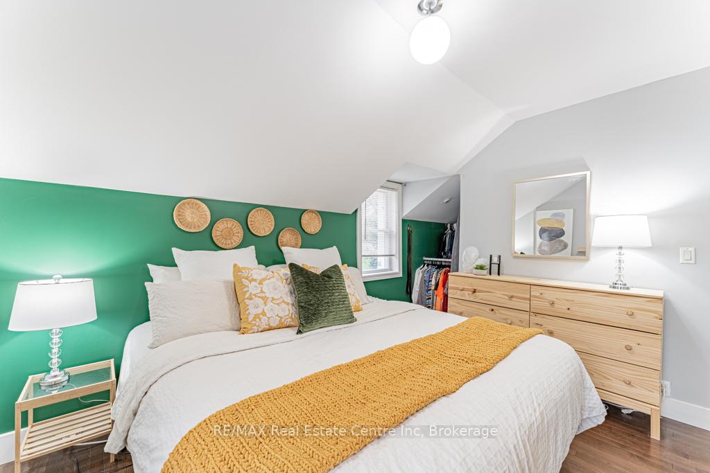 14 Riverside Drive W