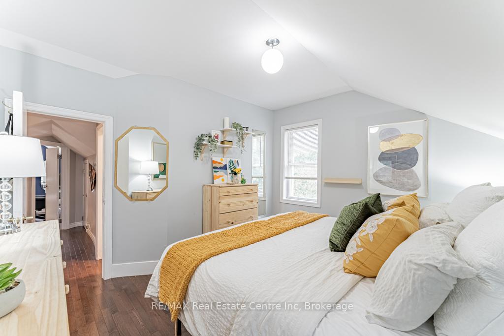 14 Riverside Drive W