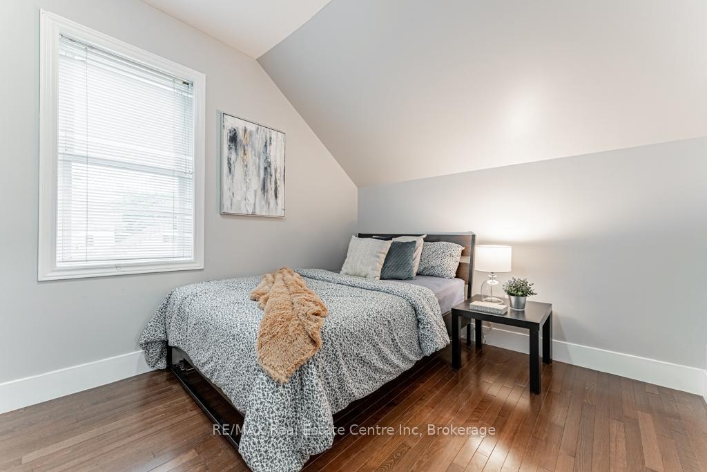 14 Riverside Drive W