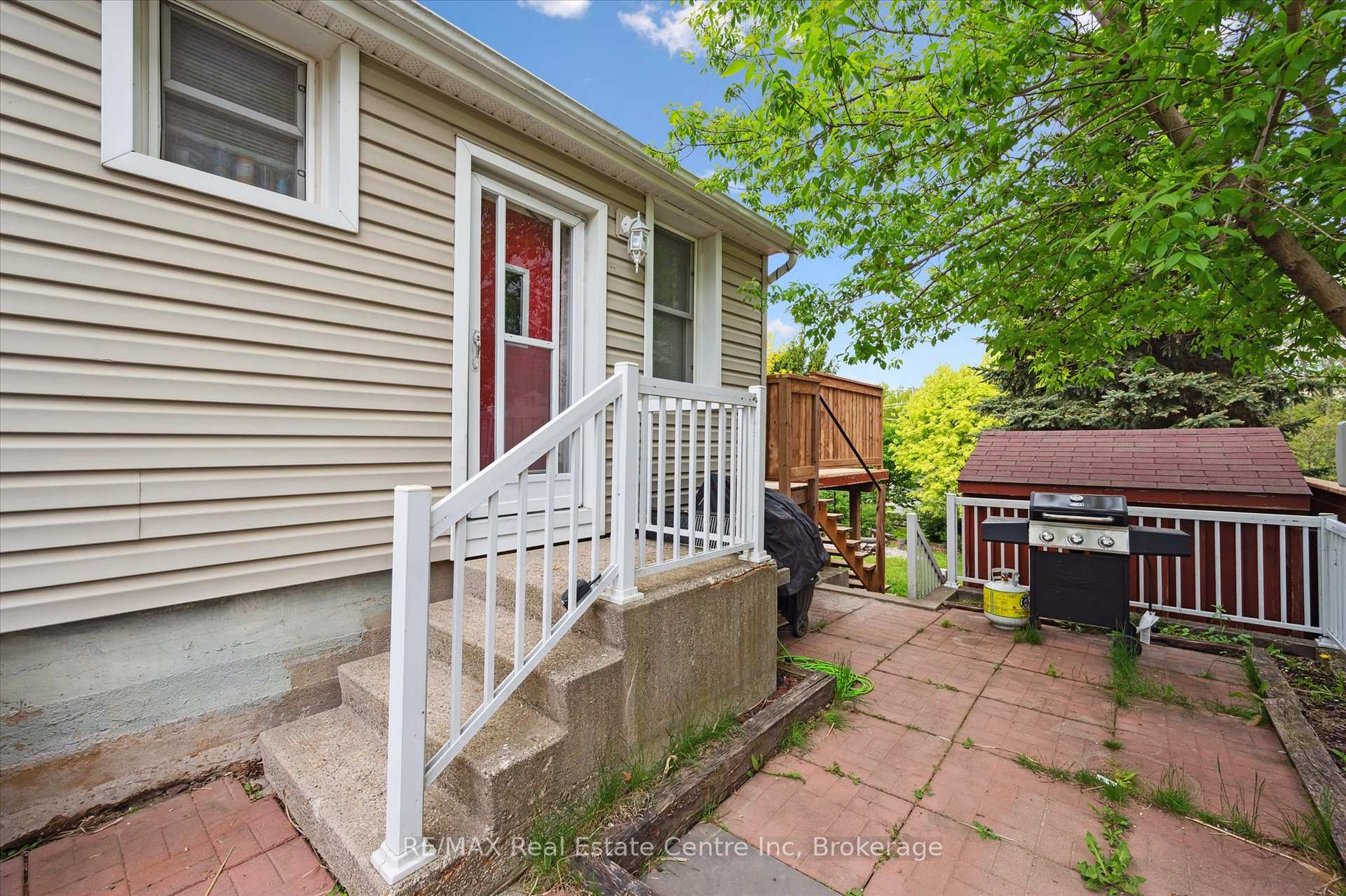 14 Riverside Drive W