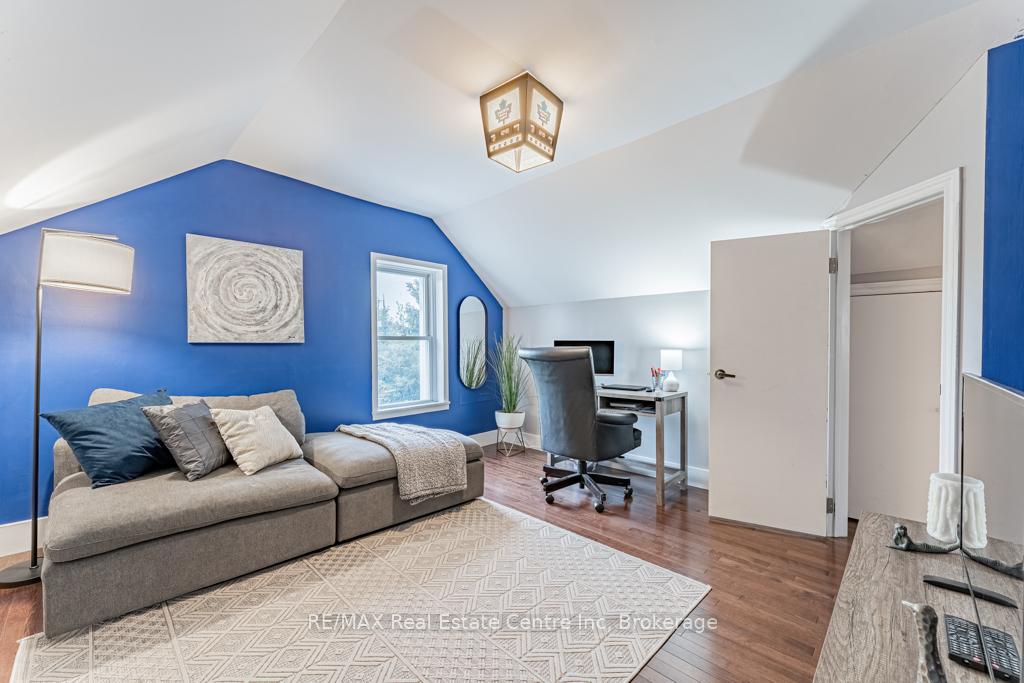 14 Riverside Drive W