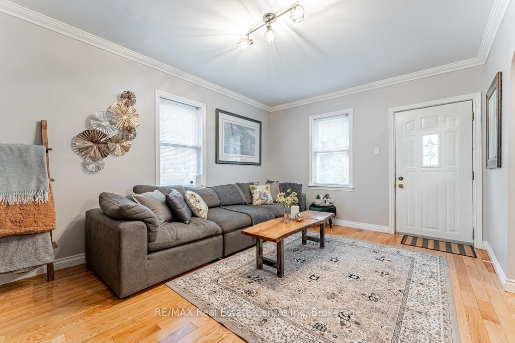 14 Riverside Drive W