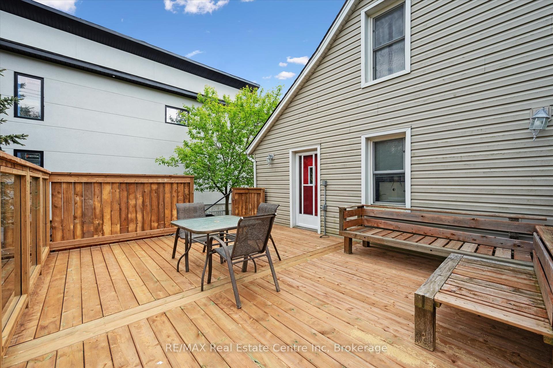 14 Riverside Drive W