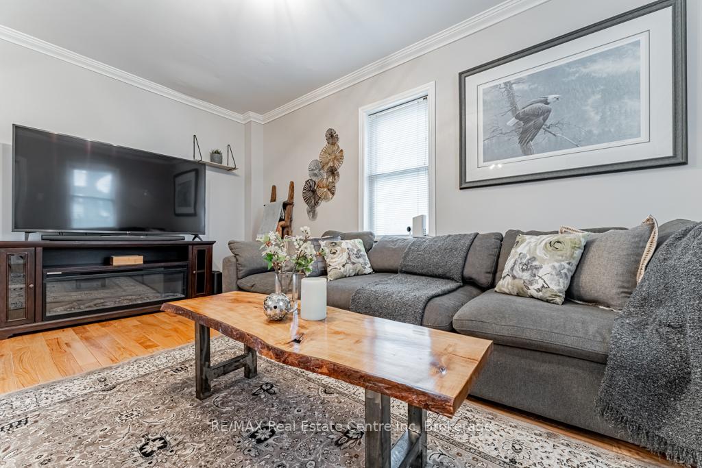 14 Riverside Drive W