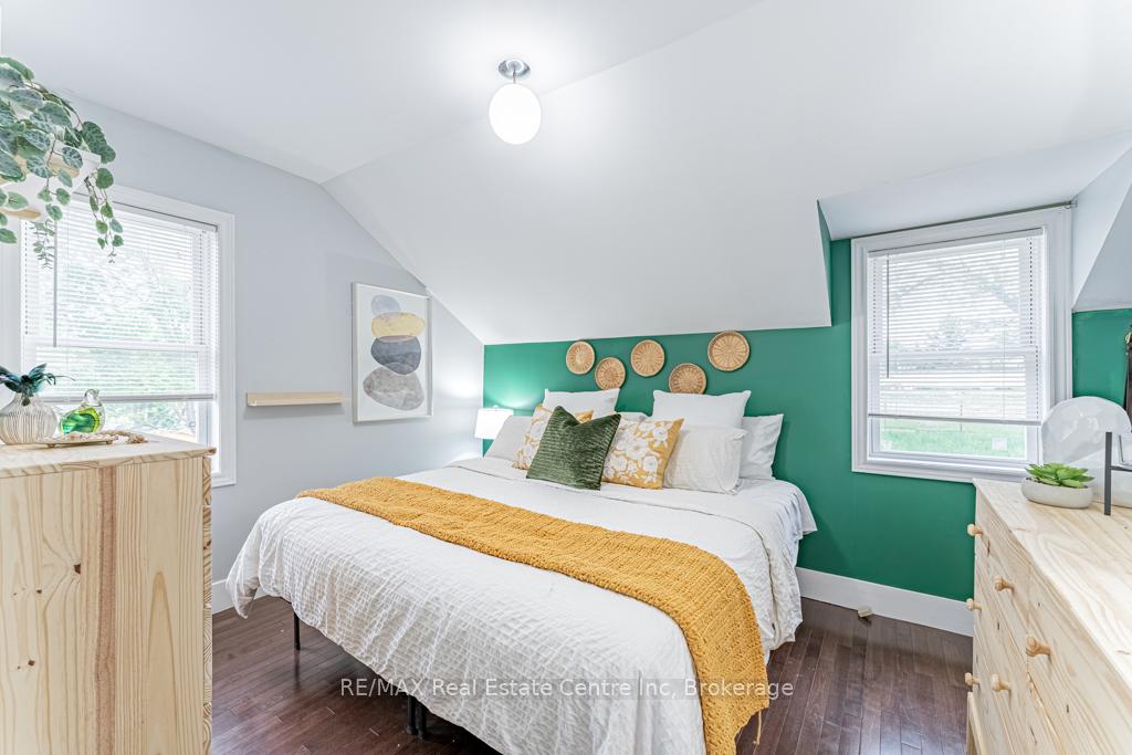 14 Riverside Drive W