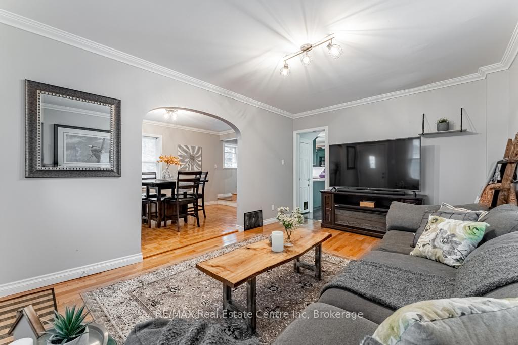 14 Riverside Drive W