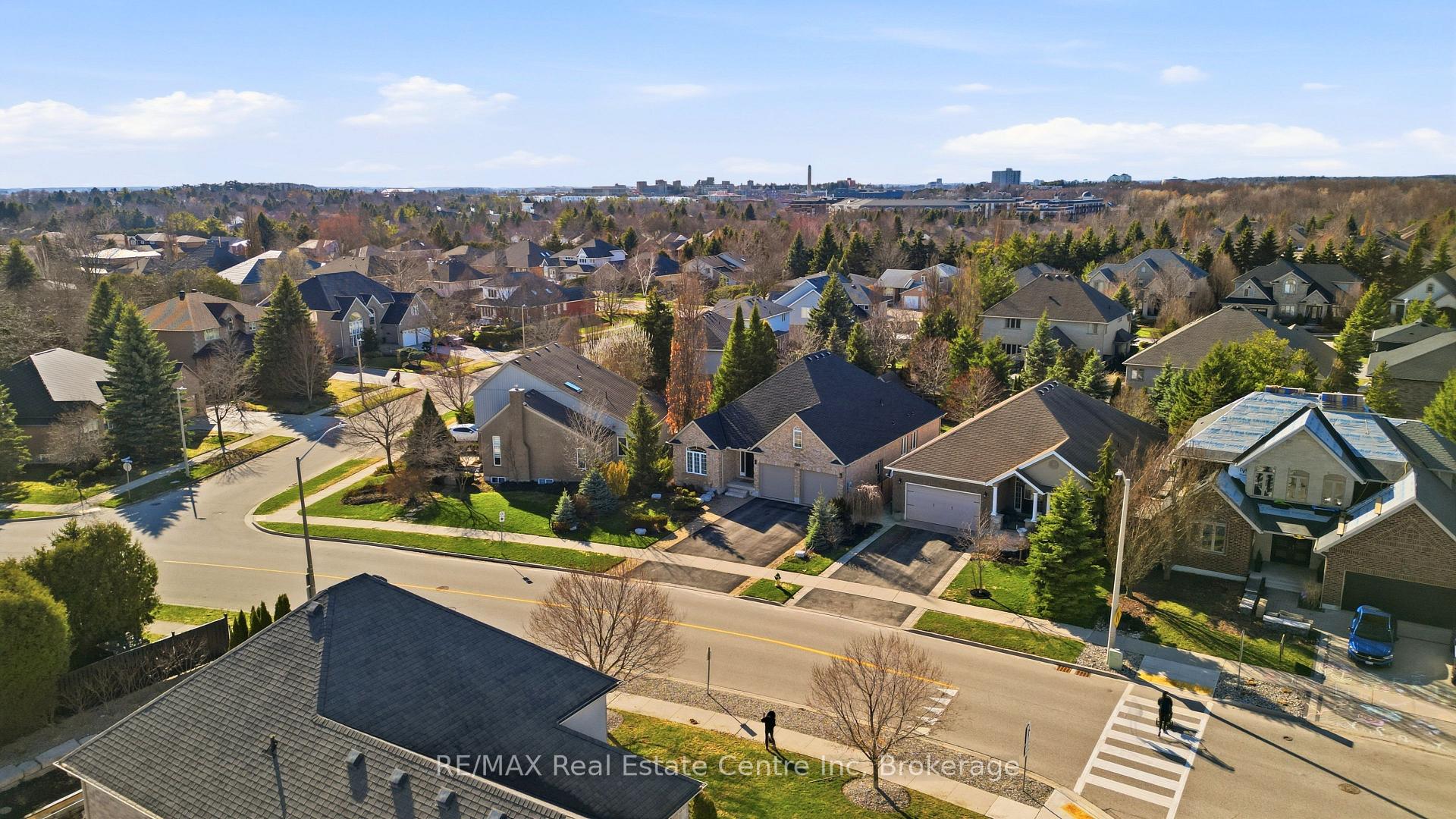 102 Kortright Road E