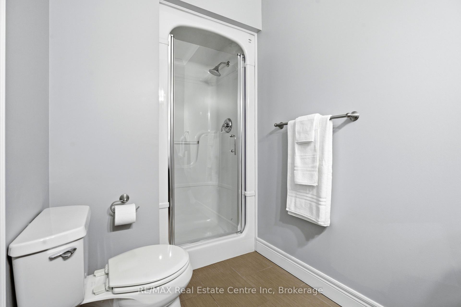 102 Kortright Road E