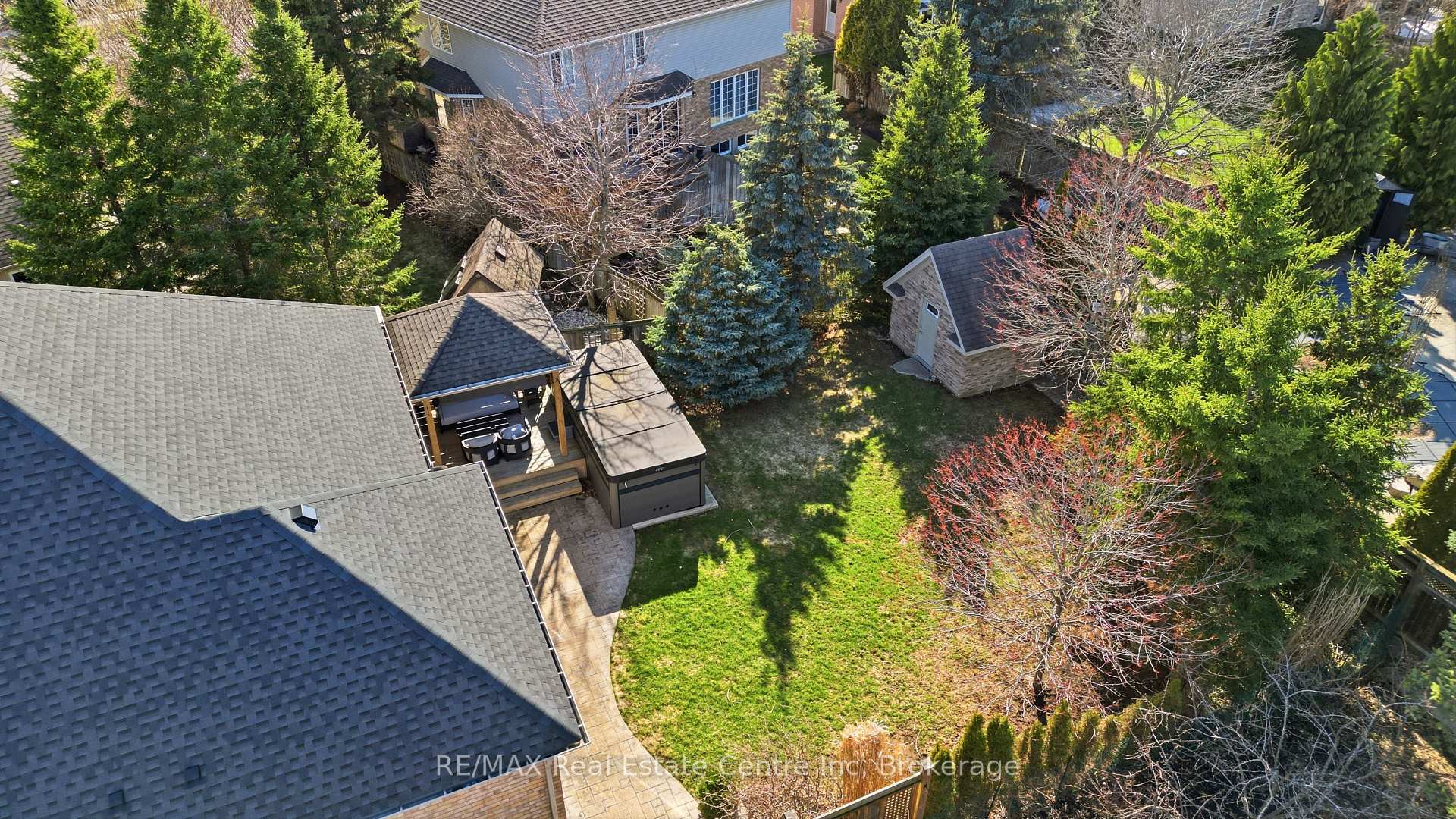 102 Kortright Road E