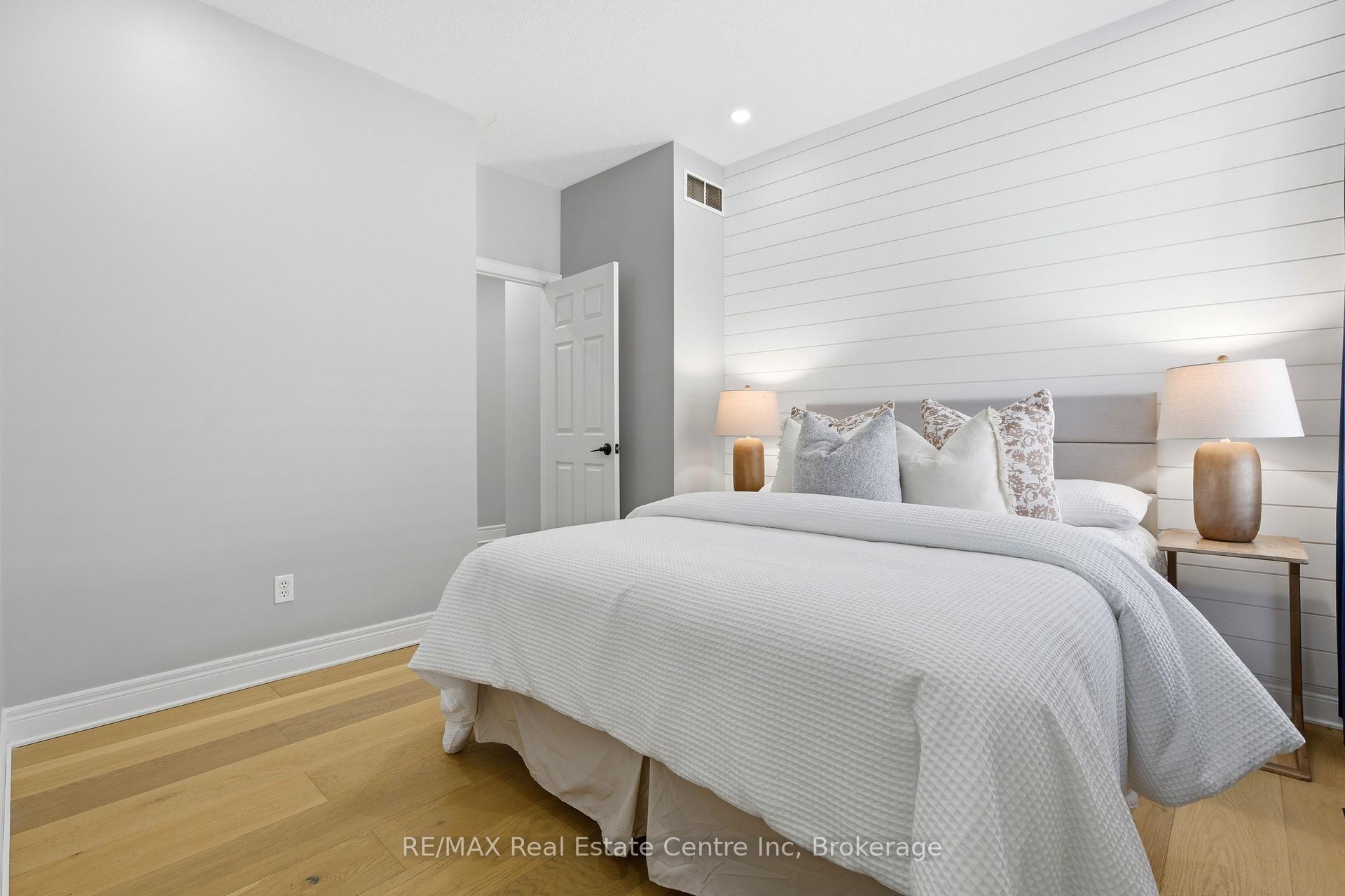 102 Kortright Road E