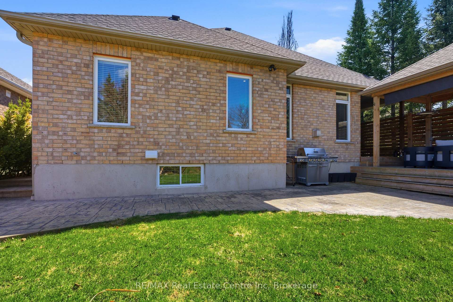 102 Kortright Road E