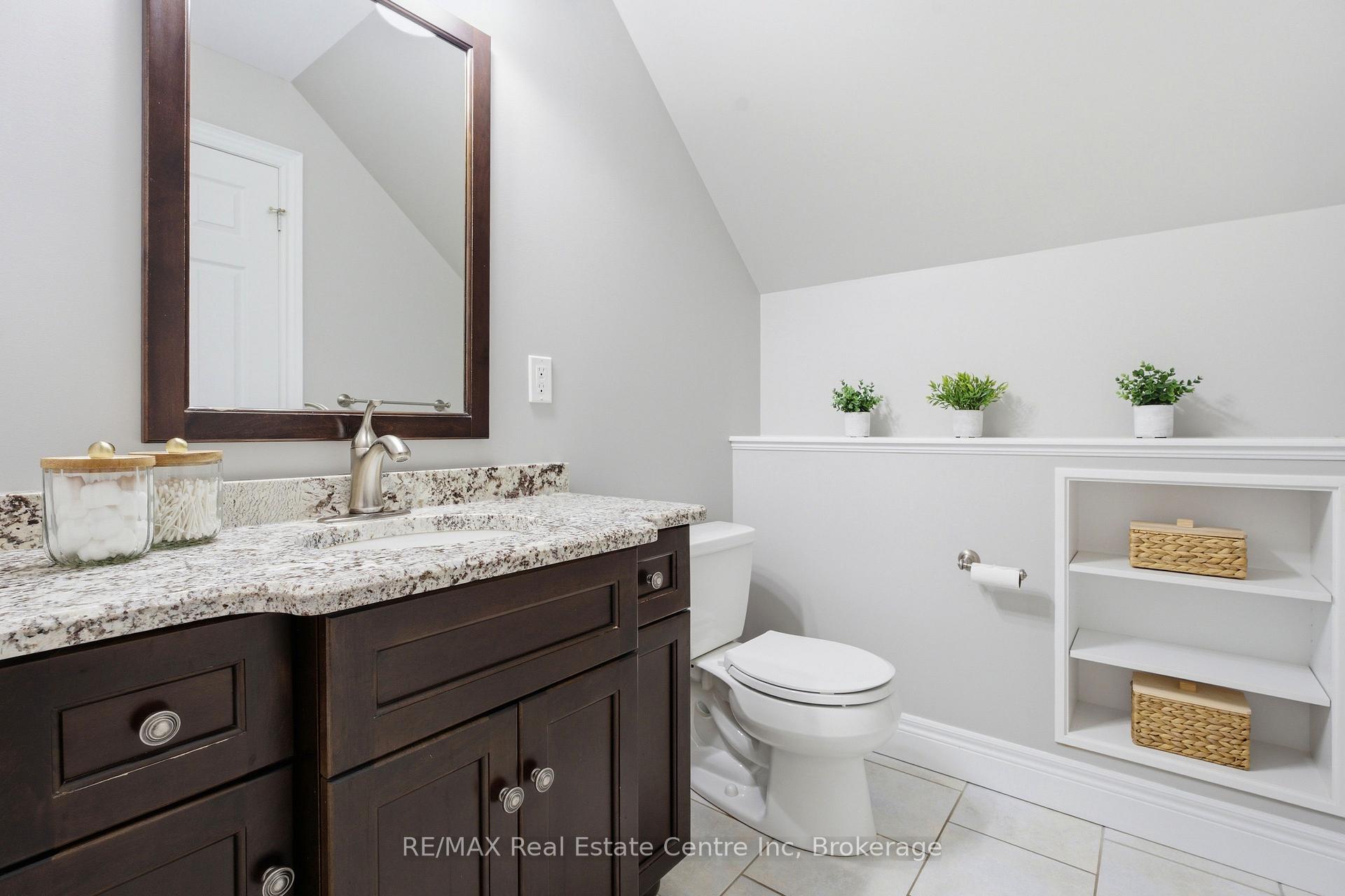 102 Kortright Road E