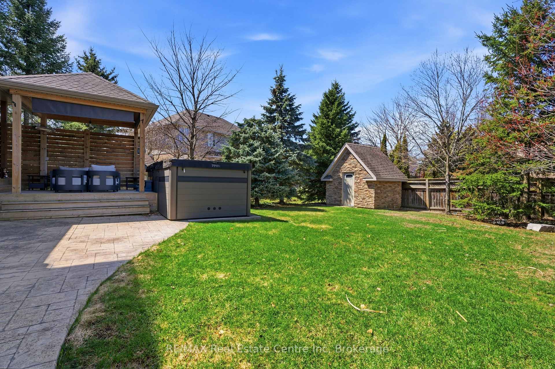 102 Kortright Road E