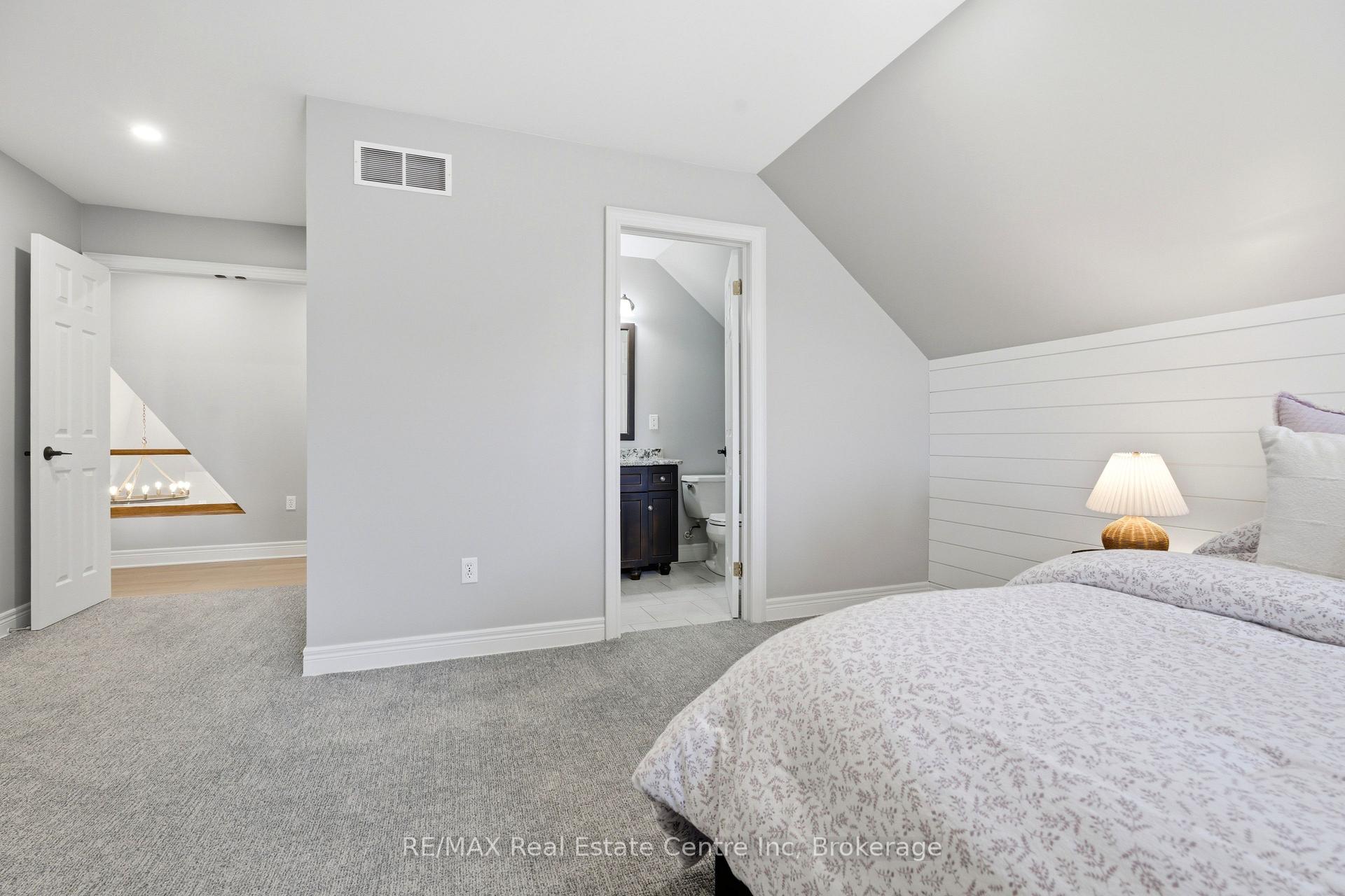 102 Kortright Road E