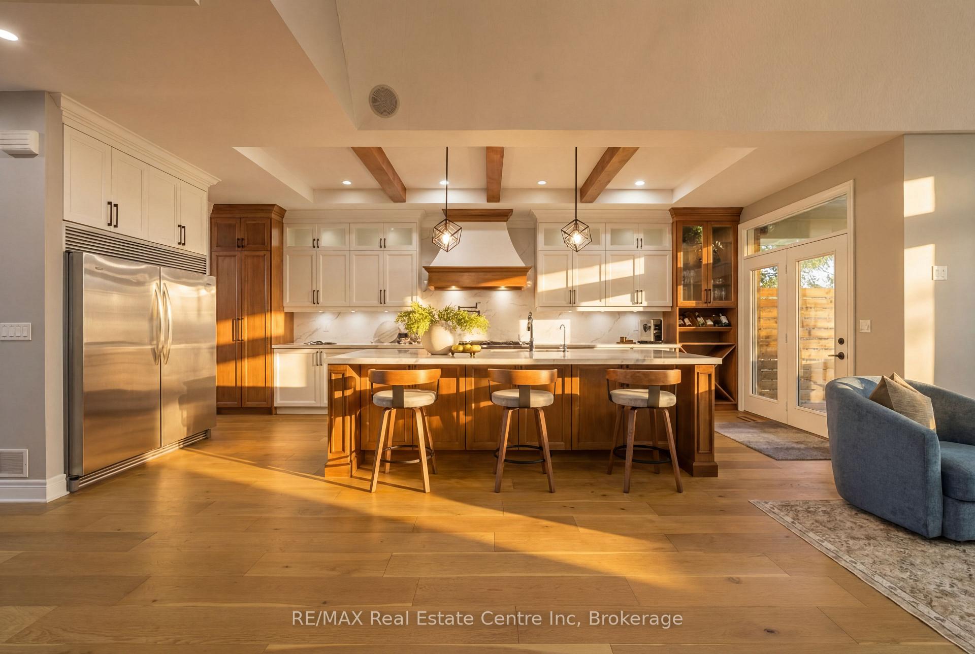 102 Kortright Road E