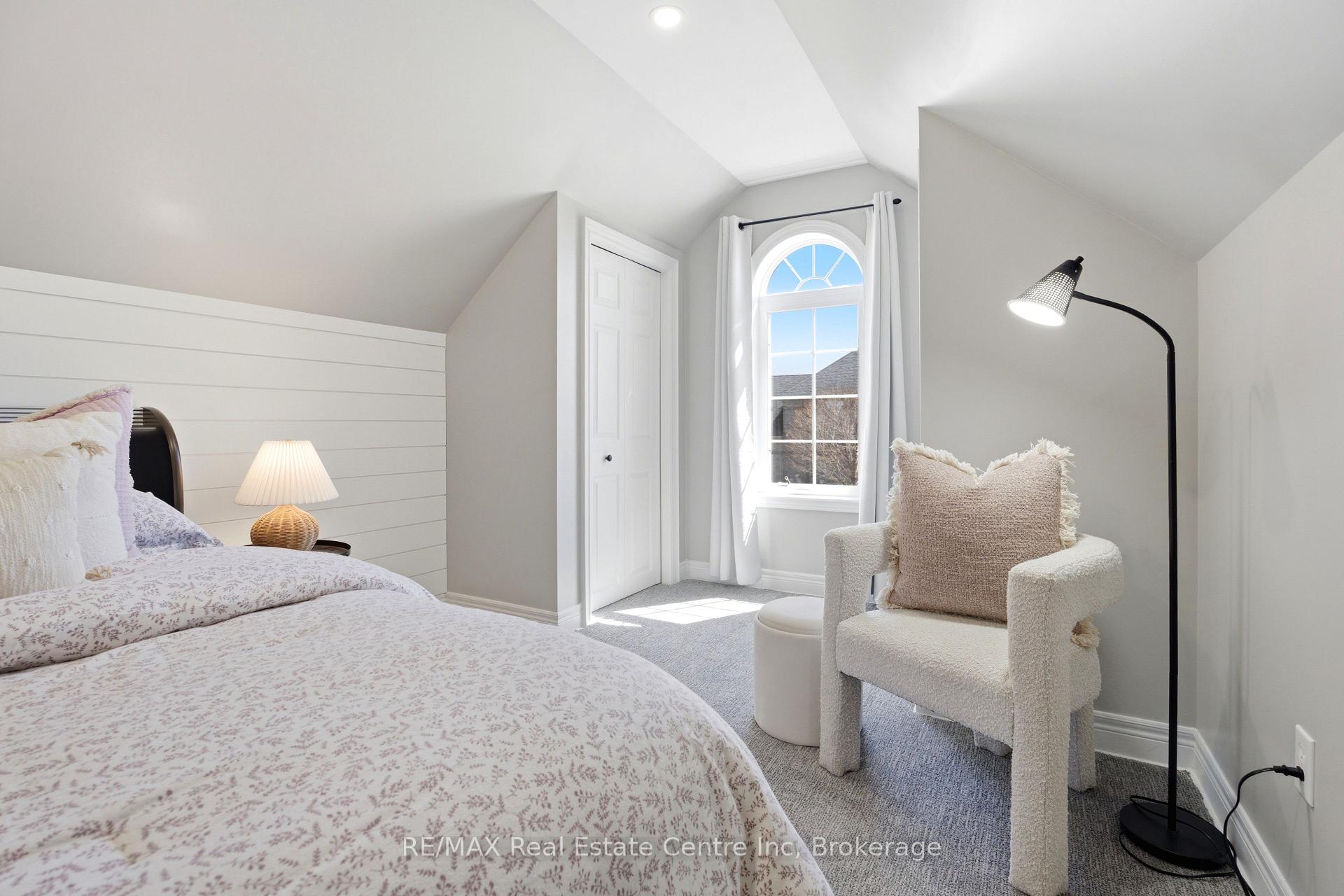 102 Kortright Road E