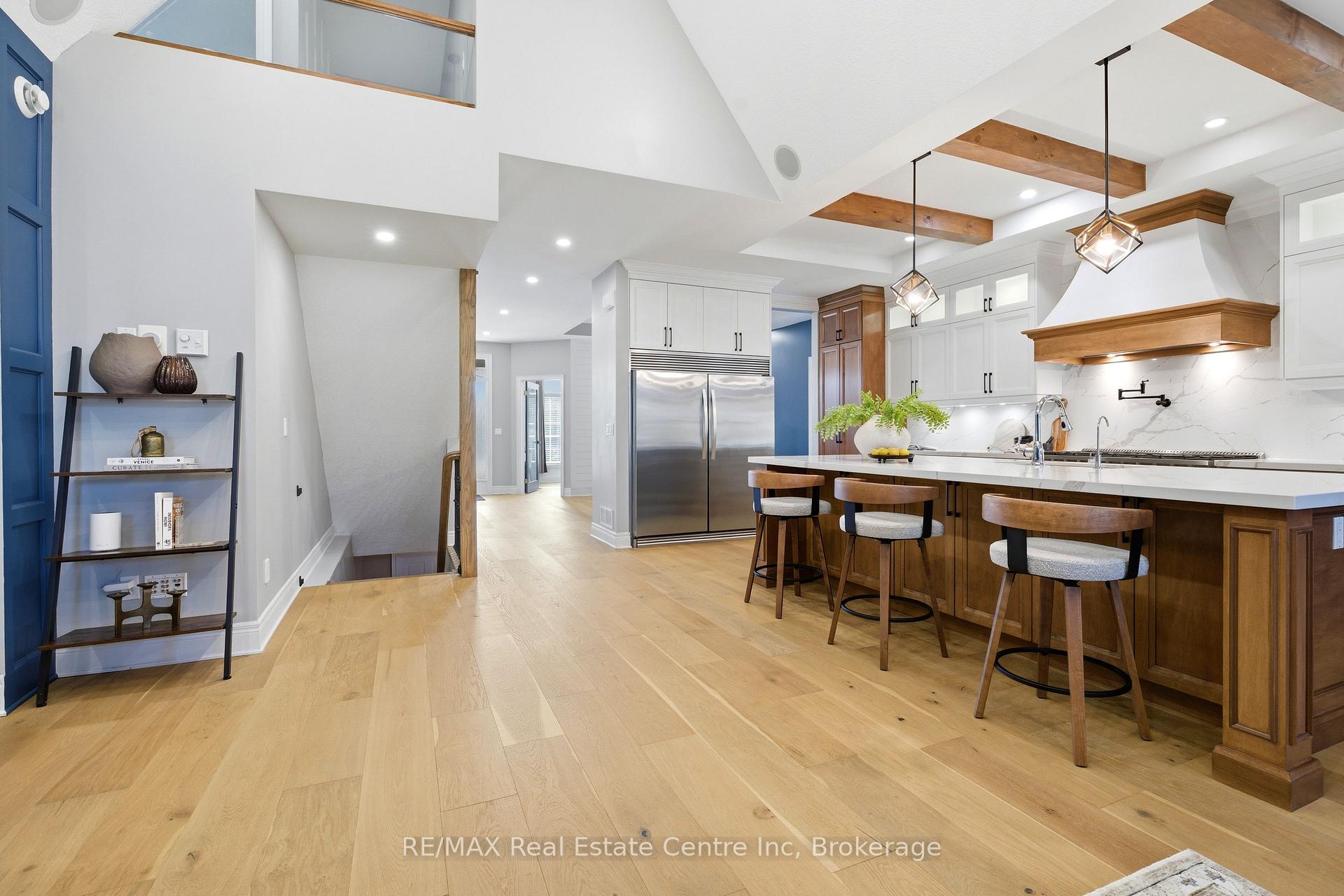 102 Kortright Road E