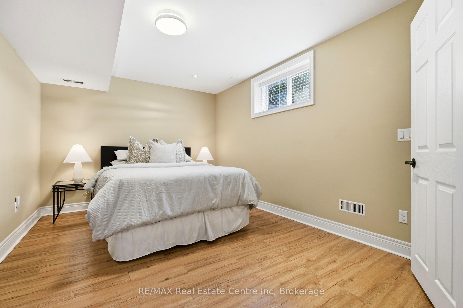 102 Kortright Road E